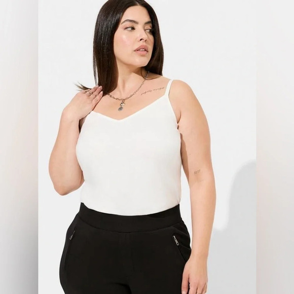 ☘️ NWT Torrid Ava Stretch Challis Cami- Cloud Dancer, Size 3X (22/24) - Picture 1 of 5